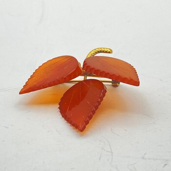Baltic Amber Leaf Brooch Mid Century Gold Plate Vintage Hand Carved 4.68g 1.75" - Picture 3 of 13
